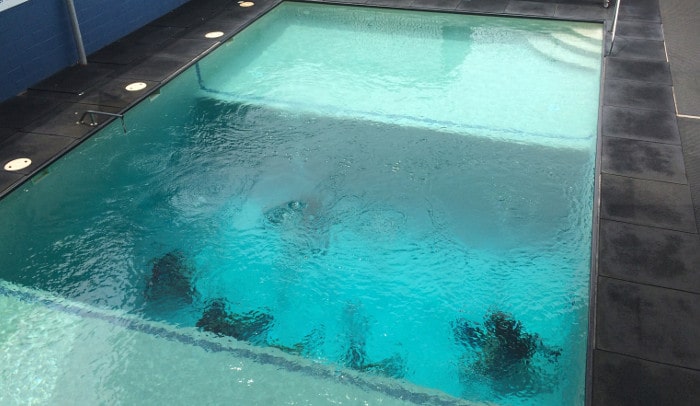 scuba-in-pool